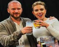 Scarlett Johansson consuming alcohol Scarlett Johansson consuming alcohol